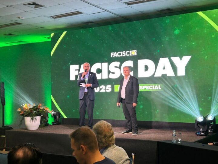 Secretário Silvio Dreveck destaca crescimento da economia catarinense em evento da Facisc