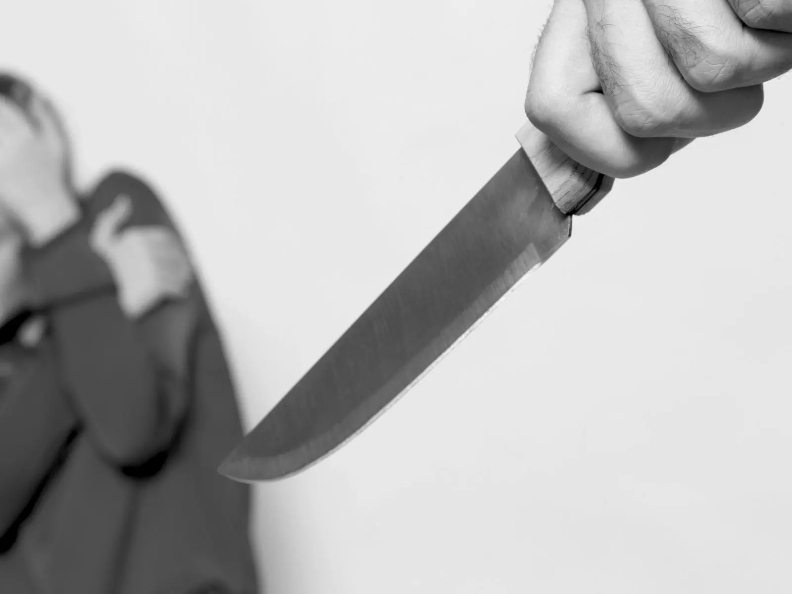 Mulher sofre corte profundo com facão e marido alega que ela se feriu sozinha em SC