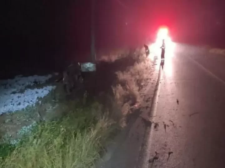 Grave acidente em SC mata dois homens e deixa carro partido ao meio