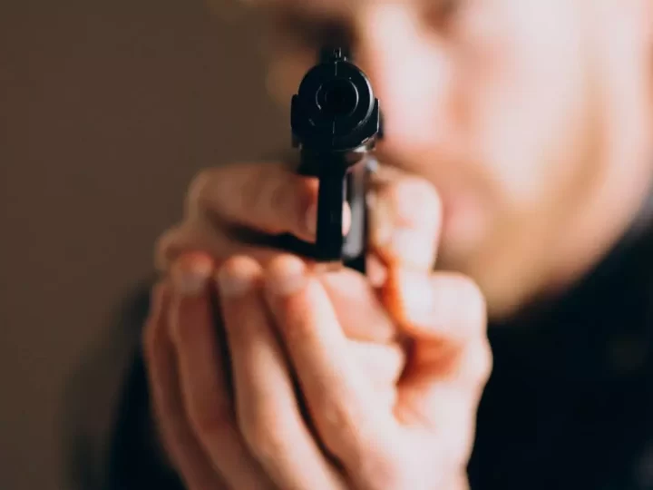Homem tenta matar o próprio irmão em SC; polícia faz buscas pelo suspeito