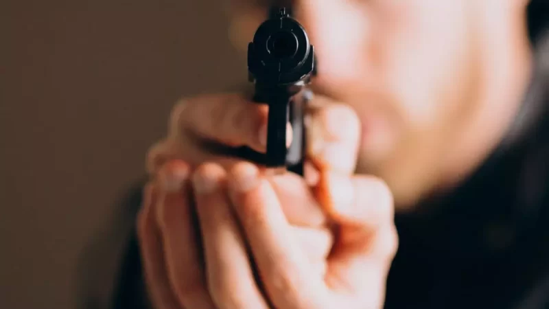 Homem tenta matar o próprio irmão em SC; polícia faz buscas pelo suspeito