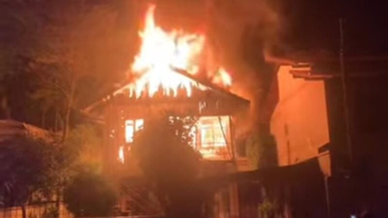 Idosos perdem casa em incêndio e família precisa de ajuda para recomeçar em Blumenau