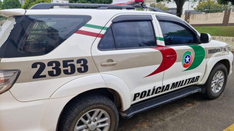 Homem assalta farmácia para comprar “comida e drogas”
