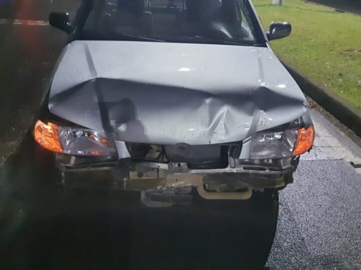 Condutor de Saveiro colide em traseira de Gol na SC 477