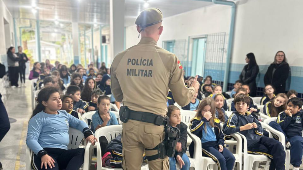 Polícia Militar realiza simulado de segurança escolar em Porto União