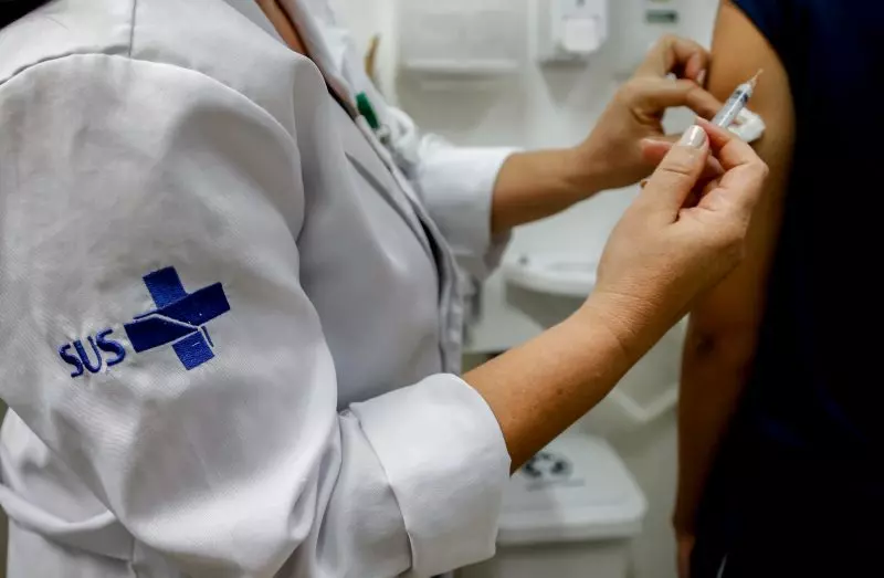 SC amplia vacinação contra a dengue com envio de 11,9 mil doses para novas regiões