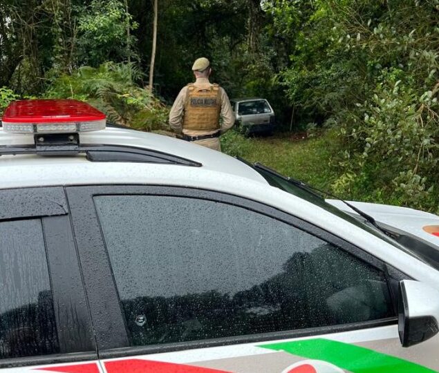 Polícia Militar recupera veículo furtado em Três Barras