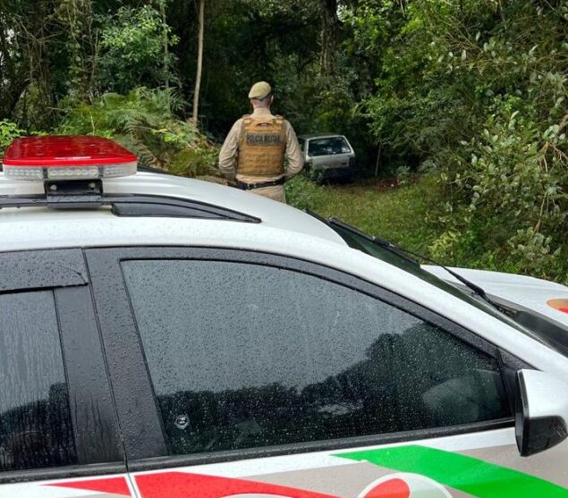 Polícia Militar recupera veículo furtado em Três Barras