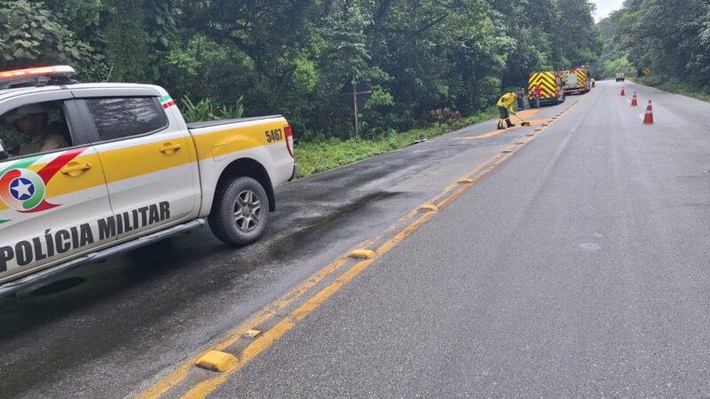 ACIDENTE ENTRE CARRO E CAMINHÃO MOBILIZA EQUIPES DE EMERGÊNCIA NA SC-418