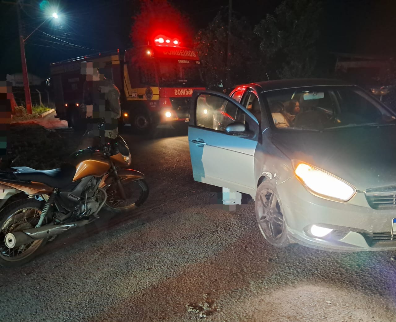 Acidente entre moto e carro mobiliza bombeiros na SC-477 em Papanduva