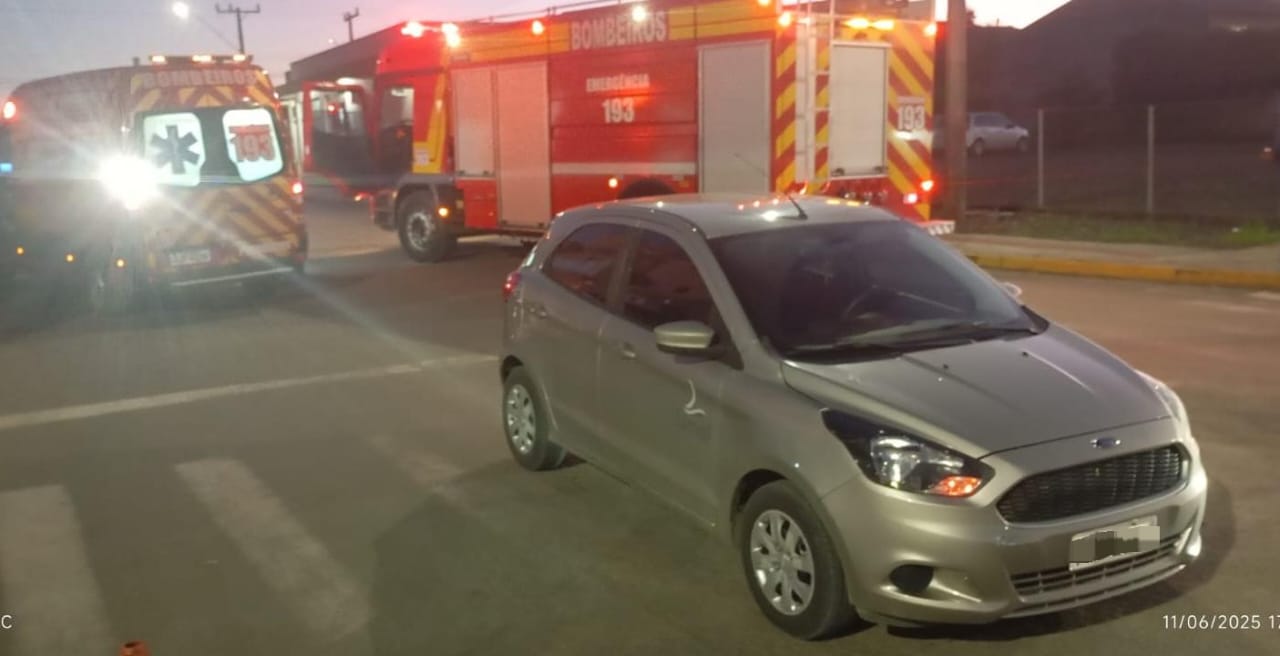 Acidente entre carro e bicicleta mobiliza bombeiros no Centro de Papanduva