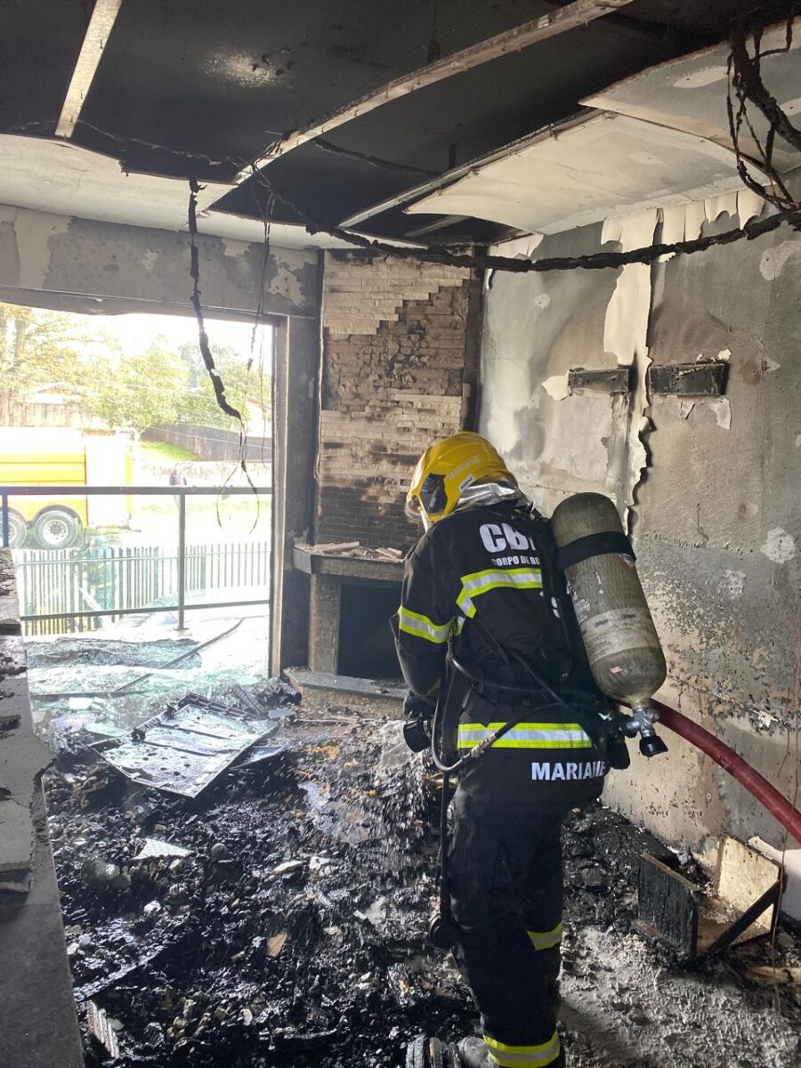 Incêndio atinge residência no bairro Água Verde, em Canoinhas