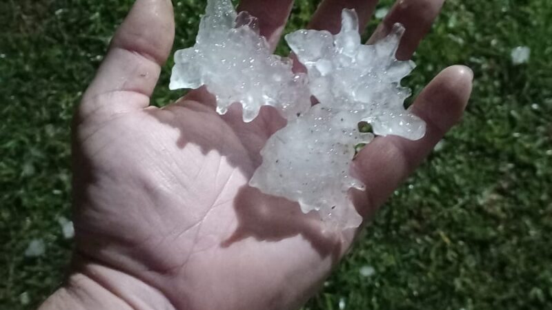 Chuvas e granizos causam danos em residências em São Bento do Sul