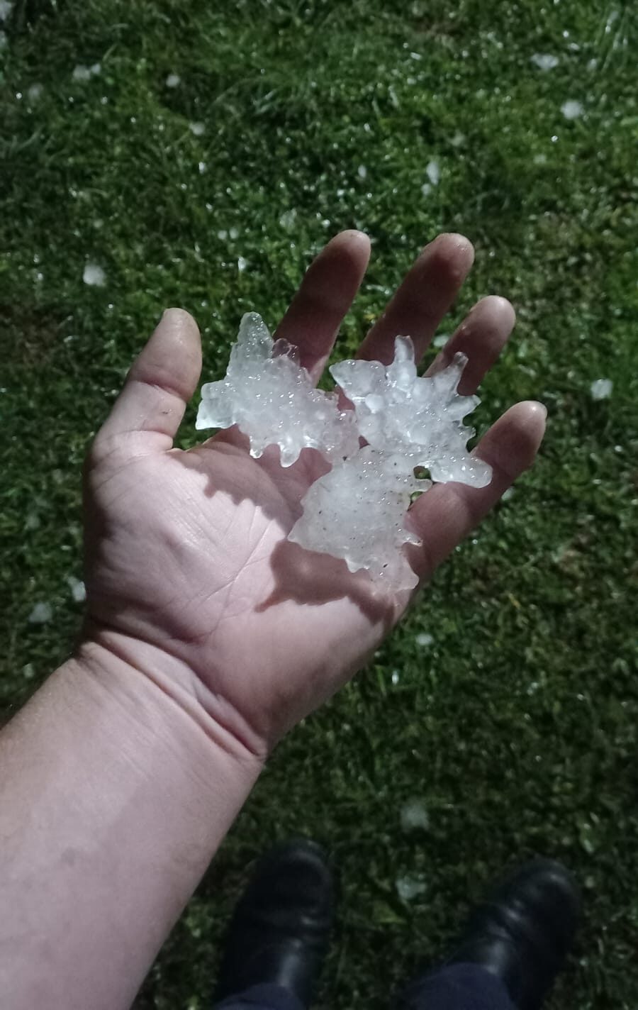 Chuvas e granizos causam danos em residências em São Bento do Sul