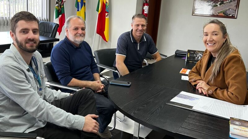 Prefeita Valquíria Schwarz cobra solução da CASAN para abastecimento de água tratada no Alto Santa Terezinha