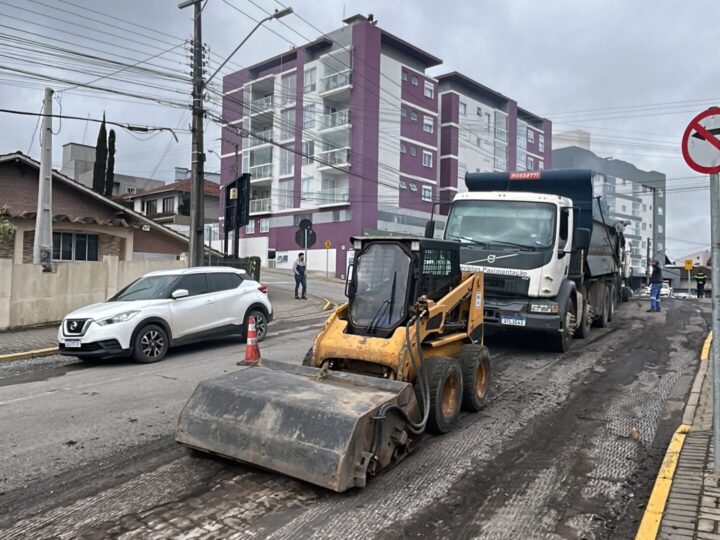 Prefeitura inicia nova fase de recapeamento asfáltico em ruas da cidade