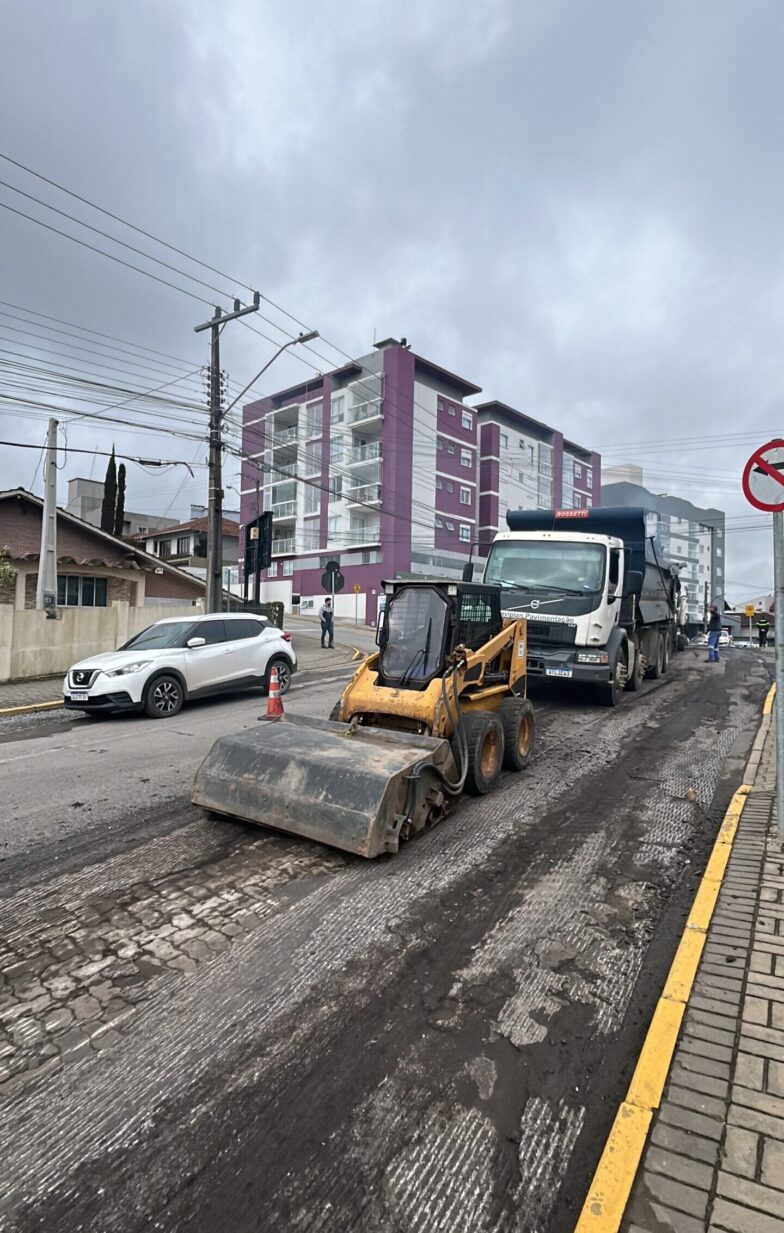 Prefeitura inicia nova fase de recapeamento asfáltico em ruas da cidade
