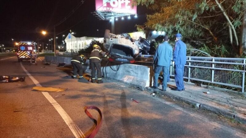 Mulher morre após capotar carro na SC-401, em Florianópolis