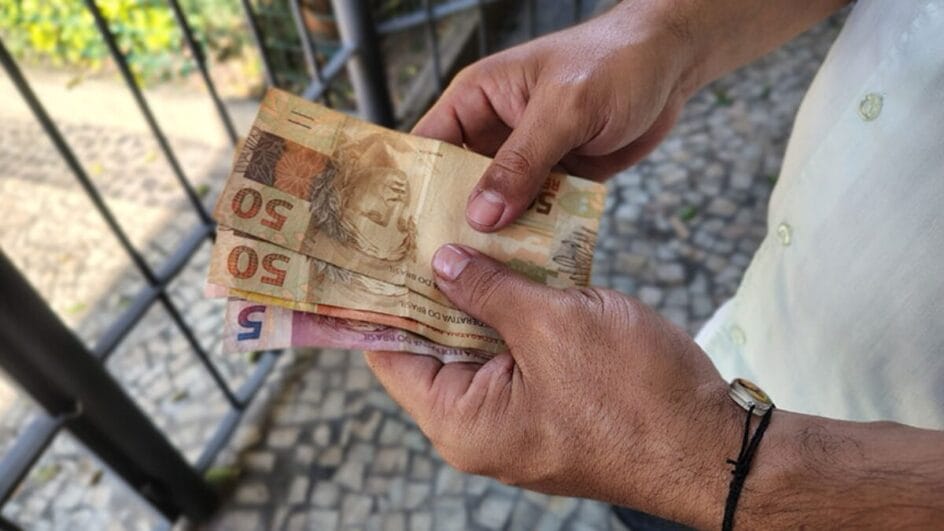 Renda per capita em SC chega a R$ 2.544, a terceira maior do país em 2024, aponta IBGE