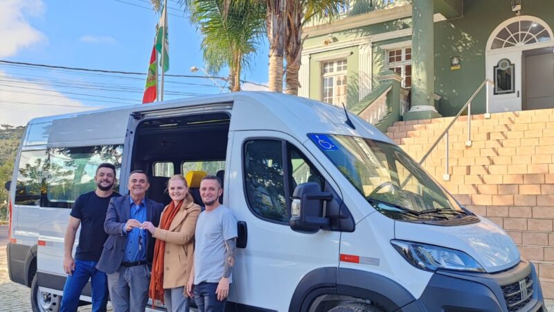 Prefeitura de Campo Alegre Adquire Nova Van para Transporte de Pacientes com Recursos Próprios