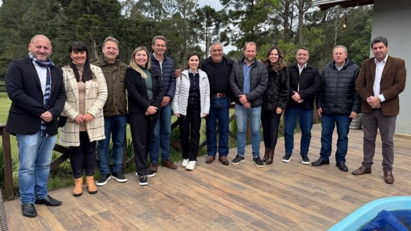 Dez prefeitos declararam que estão fechados com Caroline De Toni na busca pelo Senado