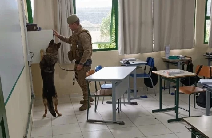 Polícia Militar encontra maconha em banheiro de escola de Três Barras