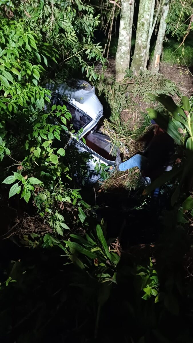 Motorista de 20 anos fica ferido após saída de pista na SC-114, em Salete