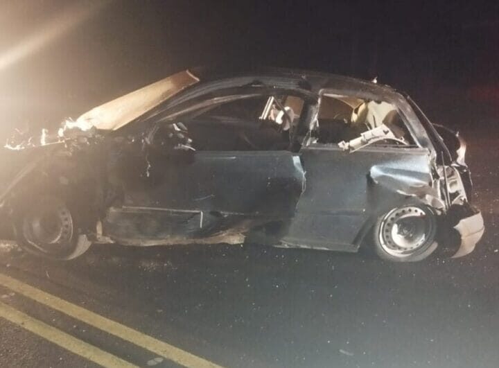 Carro bate em barranco, capota e dois jovens morrem em acidente no Oeste de SC