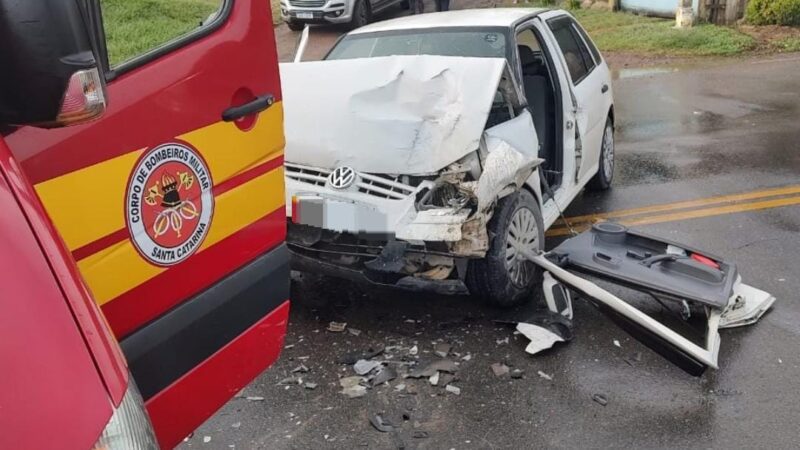 Colisão entre carro e camionete mobiliza bombeiros na SC-418 em Campo Alegre