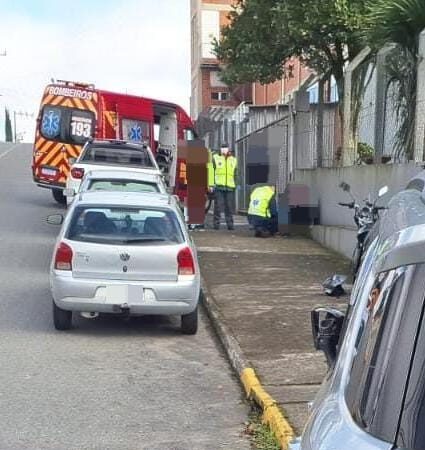 Colisão entre carro e moto mobiliza socorristas no Bairro Colonial em São Bento do Sul