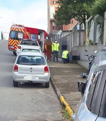 Colisão entre carro e moto mobiliza socorristas no Bairro Colonial em São Bento do Sul