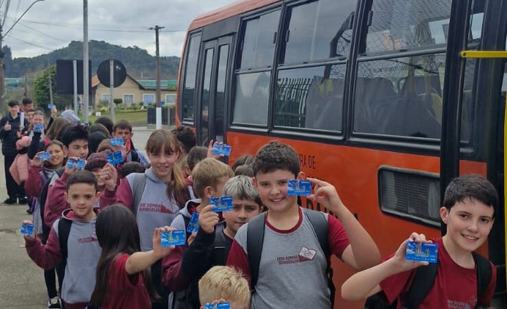 Alunos da EBM Sophia Schwedler recebem primeiros cartões eletrônicos de transporte escolar em São Bento do Sul