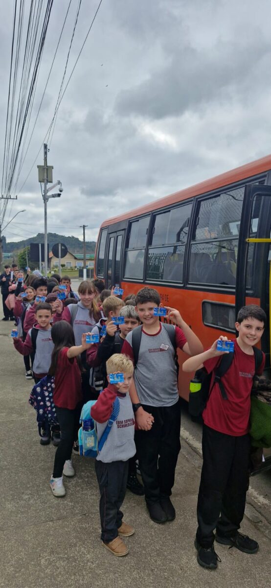 Alunos da EBM Sophia Schwedler recebem primeiros cartões eletrônicos de transporte escolar em São Bento do Sul
