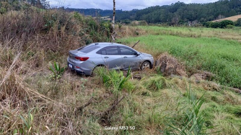 Acidente Na BR-470: Veículo sai da pista e deixa dois feridos em Agronômica