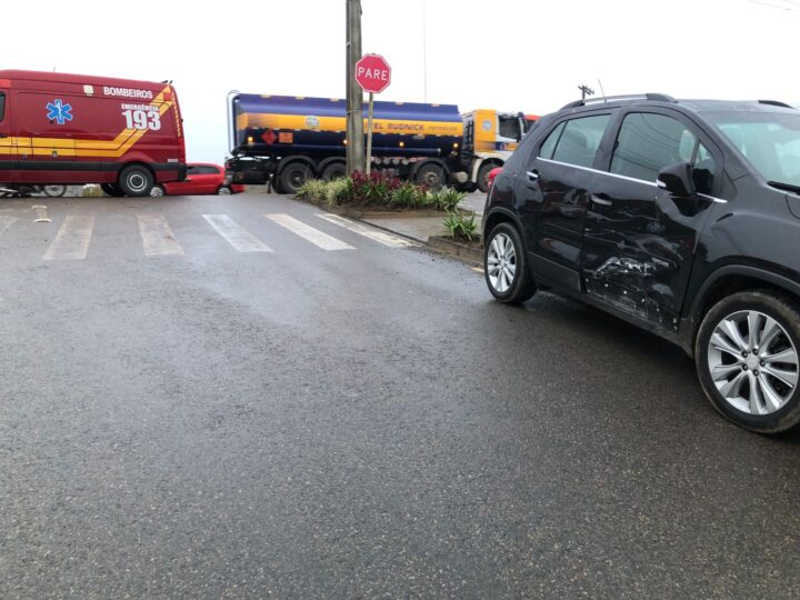Acidente entre carro e moto mobiliza socorristas na SC-418 em São Bento do Sul