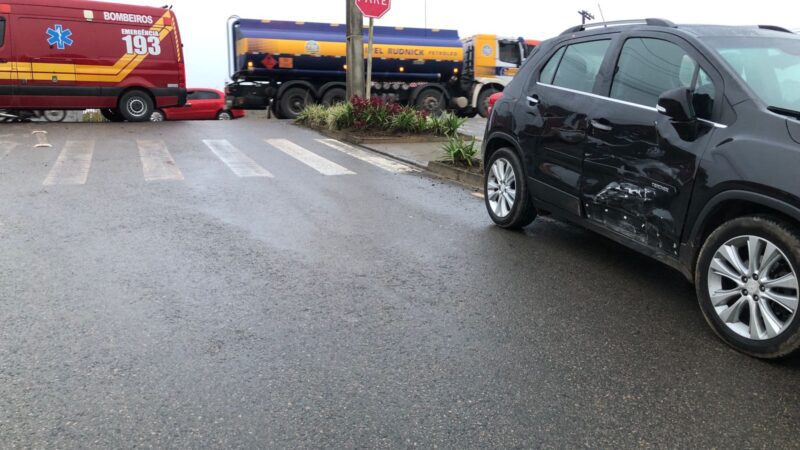 Acidente entre carro e moto mobiliza socorristas na SC-418 em São Bento do Sul