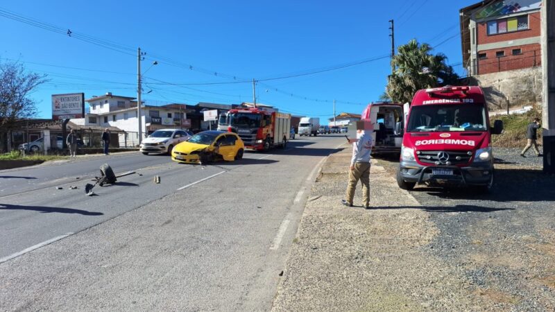 Colisão entre carro e caminhão deixa duas mulheres feridas em São Bento do Sul