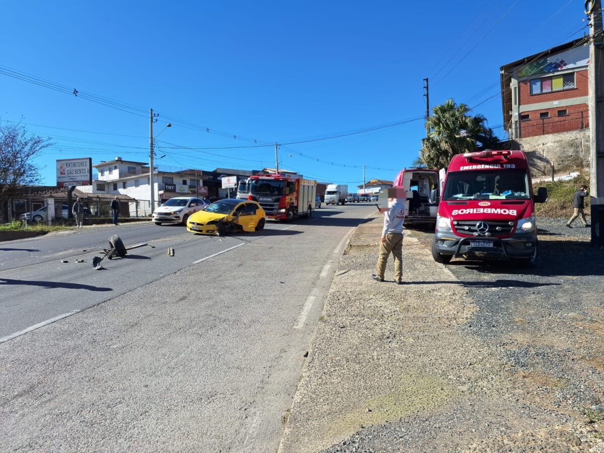 Colisão entre carro e caminhão deixa duas mulheres feridas em São Bento do Sul