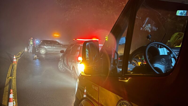 Saída de pista na Serra Dona Francisca deixa três pessoas feridas em Campo Alegre