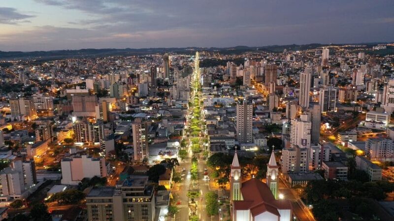 Quais são as cidades que mais receberam estrangeiros em SC; veja ranking