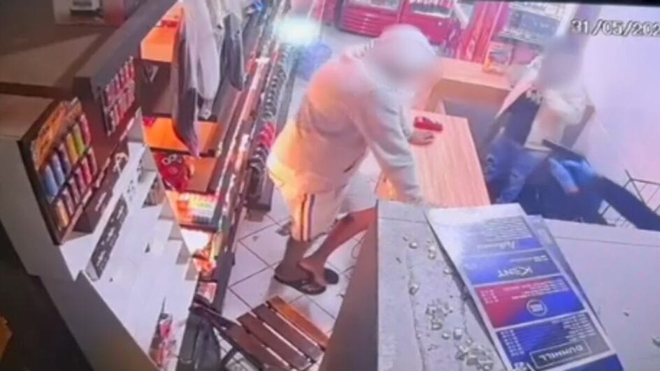 Homem é morto a tiros dentro de conveniência em Florianópolis