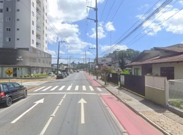 Gritos de moradora revelam invasão e disputa por espingarda dentro de casa em Jaraguá do Sul