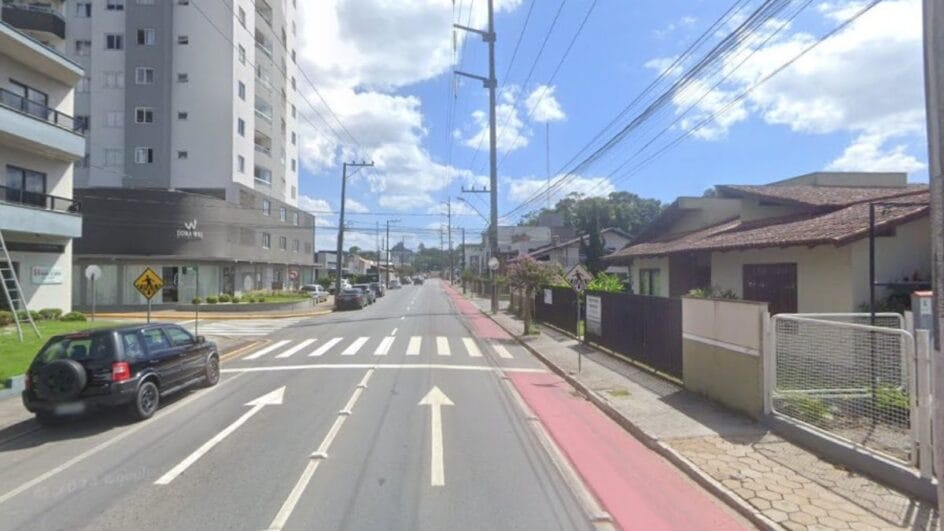 Gritos de moradora revelam invasão e disputa por espingarda dentro de casa em Jaraguá do Sul