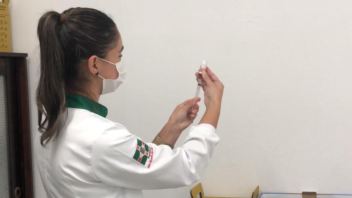 Vacinação contra a gripe segue disponível para toda população