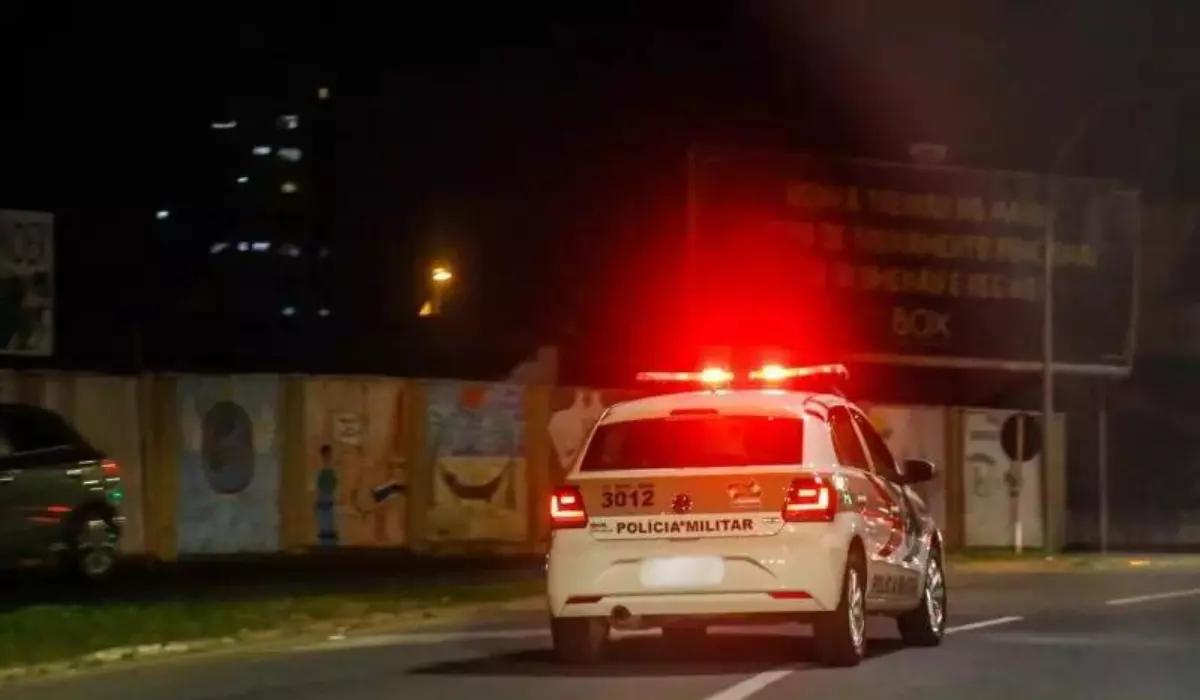 Funcionários enfrentam assaltante e o imobilizam durante tentativa de roubo em SC