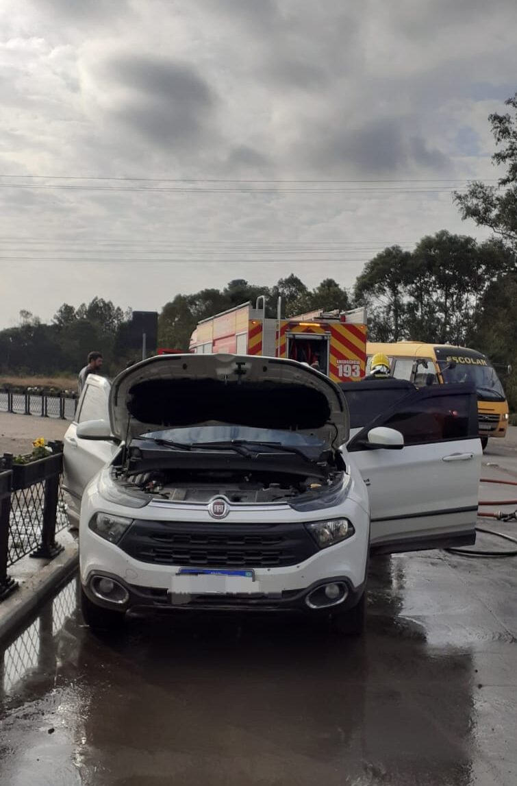 Incêndio em veículo é rapidamente controlado pelo Corpo de Bombeiros em Três Barras