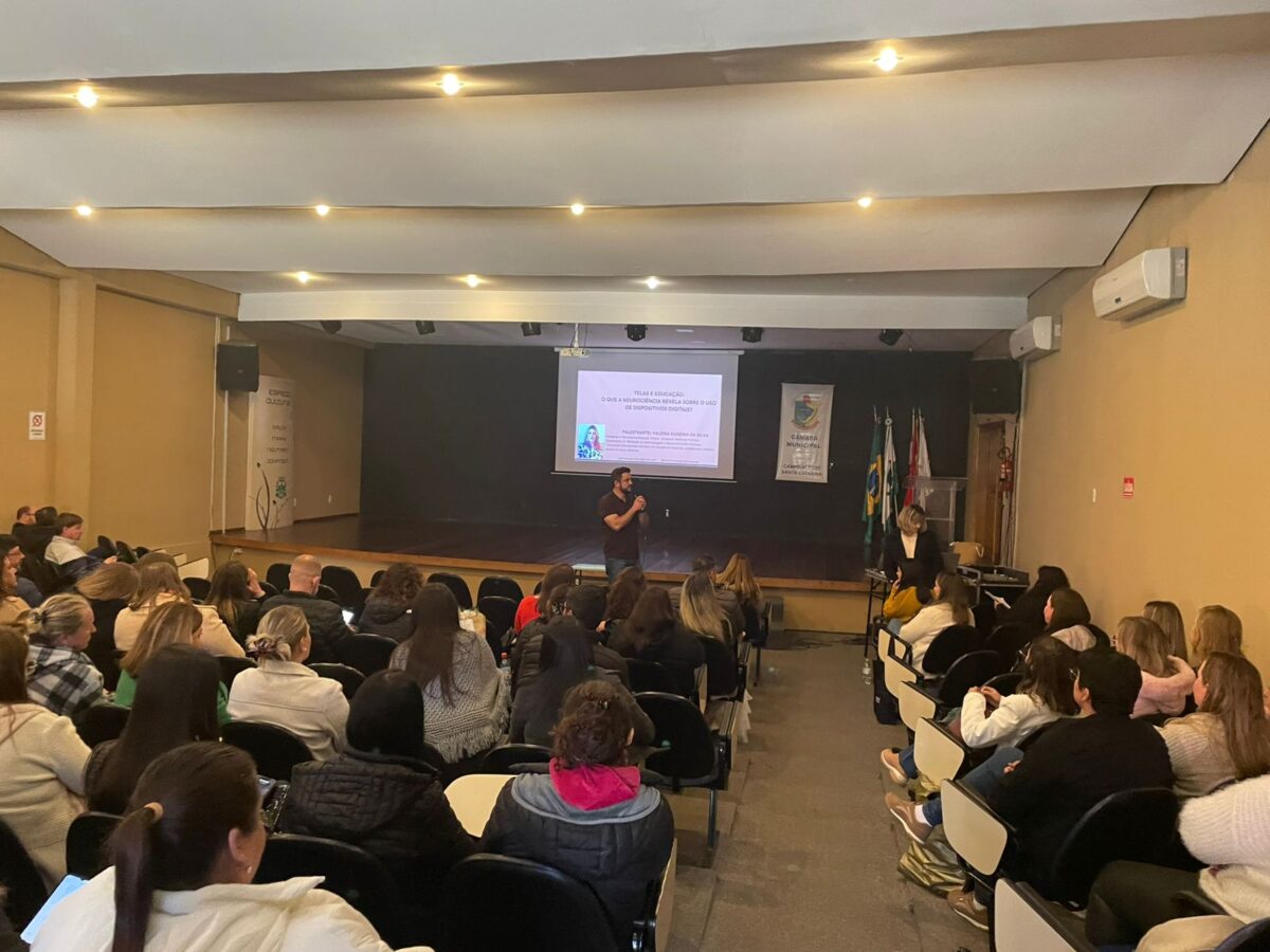 Capacitação Para Professores É Promovida Pela Secretaria de Educação Durante O Recesso Escolar