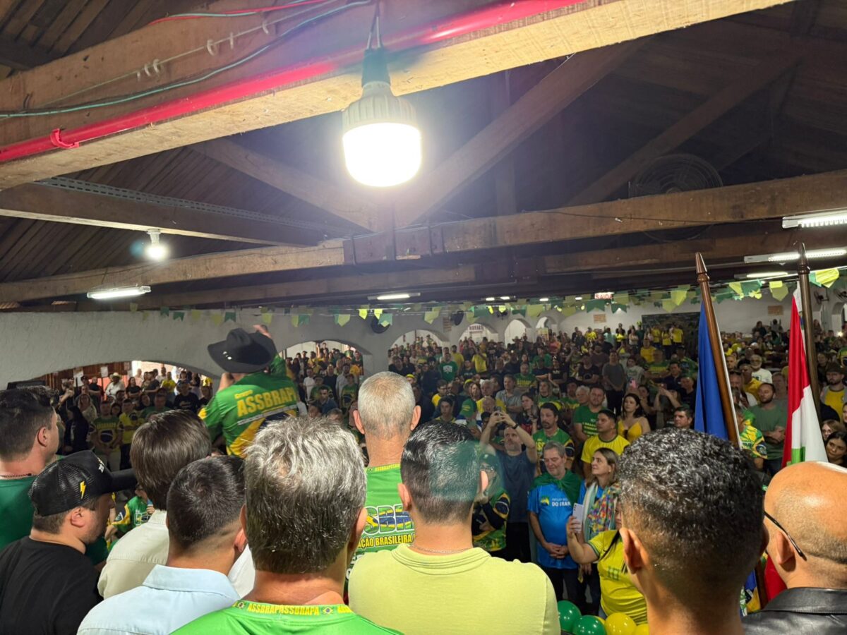 Ato pela liberdade, de Zé Trovão, reuniu 3200 pessoas em Joinville