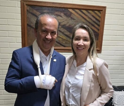 Prefeita de Santa Terezinha Participa de Jantar com o Governador Jorginho Mello na Casa da Agronômica