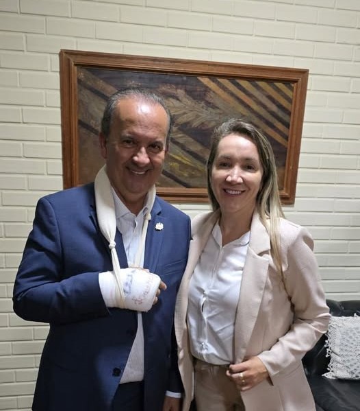 Prefeita de Santa Terezinha Participa de Jantar com o Governador Jorginho Mello na Casa da Agronômica